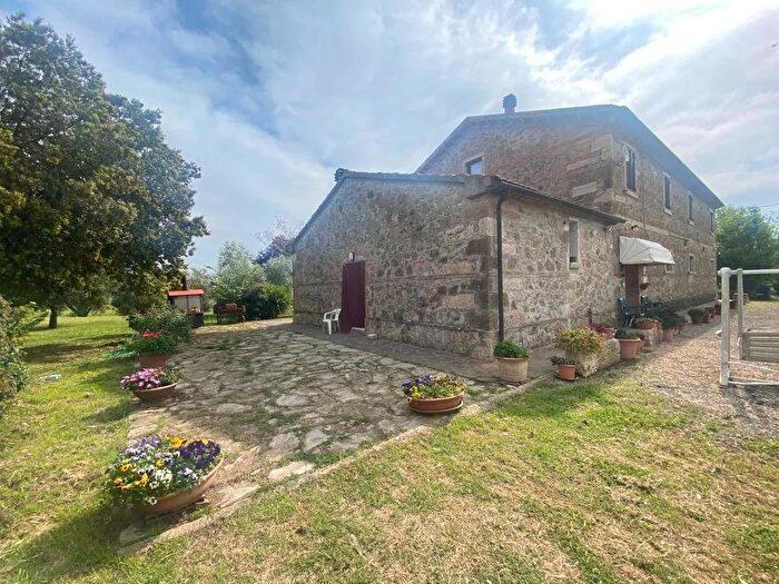 Casa con 12 locali in affitto in Magliano in Toscana, Magliano In Toscana