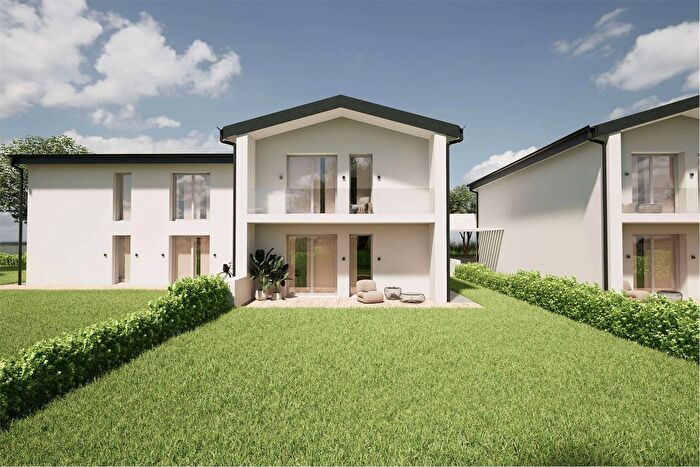 Casa con 6 locali in vendita in Albinea