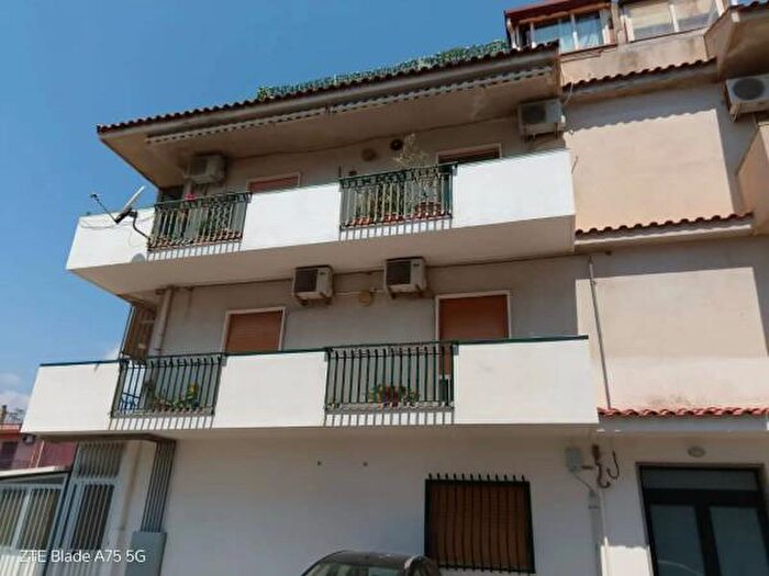 Appartamento trilocale in vendita in Via Alcantara, Giardini Naxos