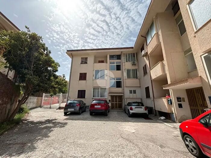 Appartamento bilocale in vendita in Via Scornavacca N Snc Piano, Fiumefreddo Bruzio