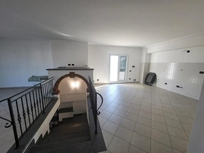 Appartamento con 5 locali in affitto in Calcinaia