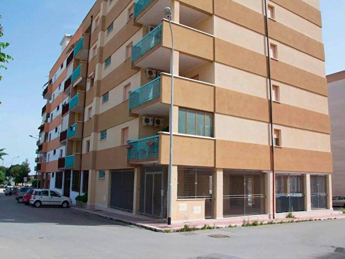 Appartamento quadrilocale in vendita in Piazza Oristano, Canosa Di Puglia
