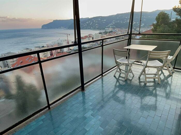 Appartamento trilocale in affitto in via costantino, Spotorno