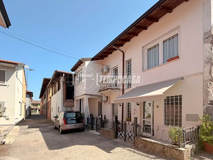 Casa trilocale in vendita in Vicolo Piave, Mulazzano