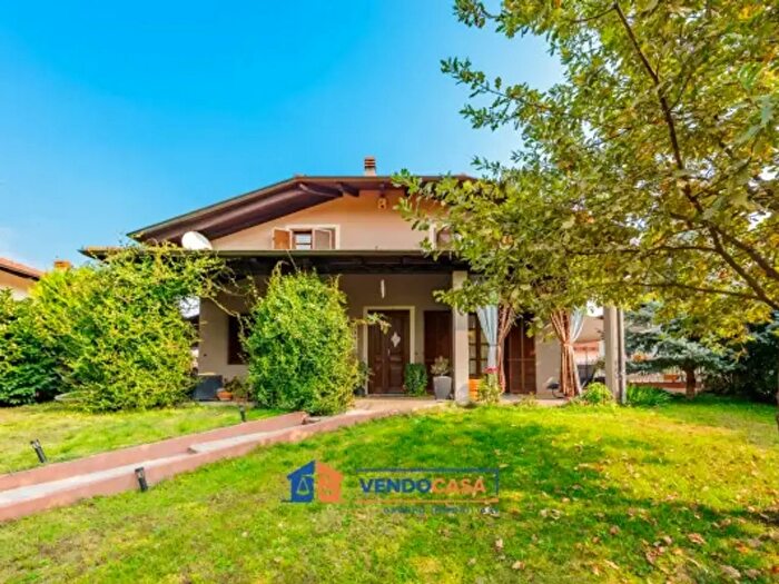 Casa con 5 locali in vendita in Strada Cravere b, Pocapaglia