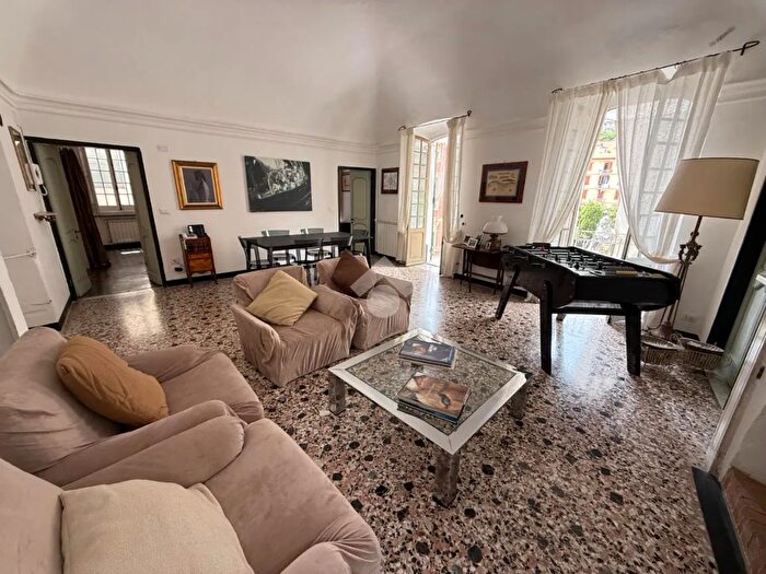 Appartamento con 5 locali in vendita in Via Nicolo Aicardi, Celle Ligure