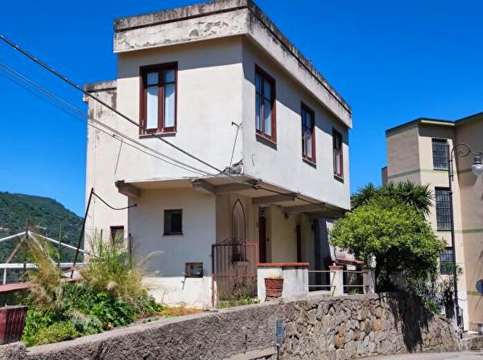 Casa quadrilocale in vendita in Via Armando Diaz, SantAngelo Di Brolo