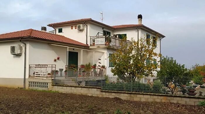 Casa con 10 locali in vendita in Contrada Colle di Lauro Larino Larino Colle di Lauro, Larino