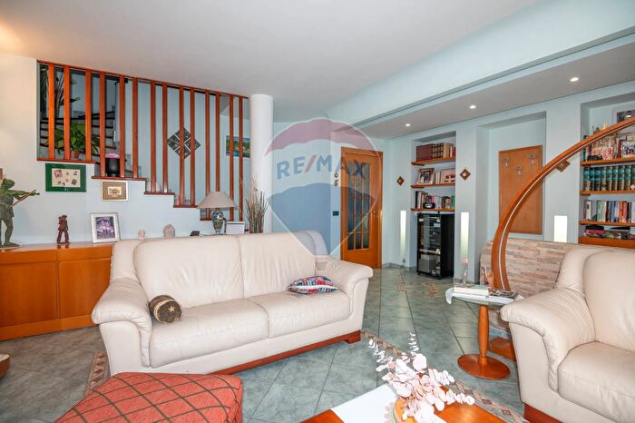 Casa con 6 locali in vendita in Via Arianna, Caltagirone