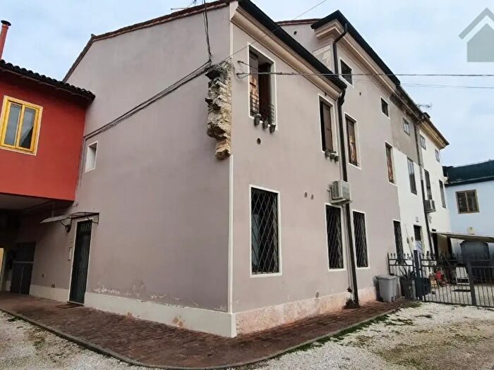 Appartamento trilocale in vendita in Montecchio Maggiore