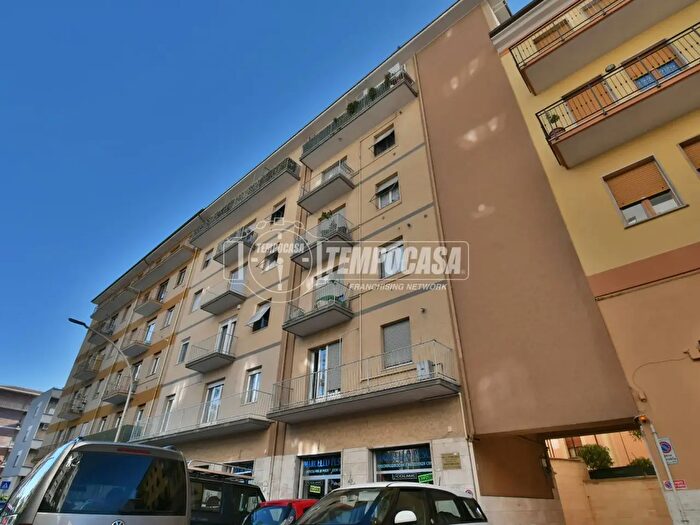 Appartamento trilocale in vendita in Via Orlando Vittorio Emanuele, Ascoli Piceno