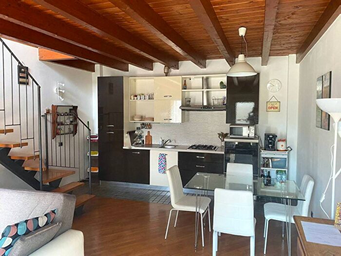 Appartamento bilocale in affitto in Via Monte Grappa, Centro, Arcore