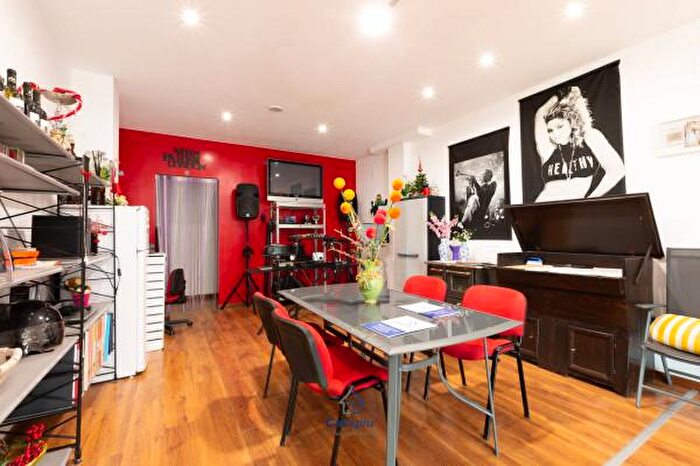 Casa con 6 locali in vendita in Via Alessandro Volta, Torre San Patrizio