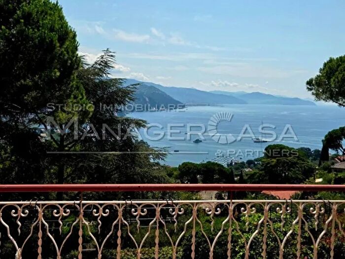 Appartamento trilocale in affitto in Via Pietrafredda, Rapallo