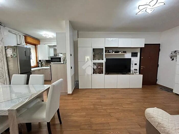 Appartamento trilocale in vendita in Via Mazzini, Pavullo Nel Frignano