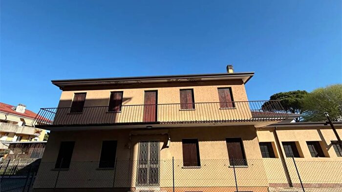 Casa con 8 locali in vendita in Montebelluna