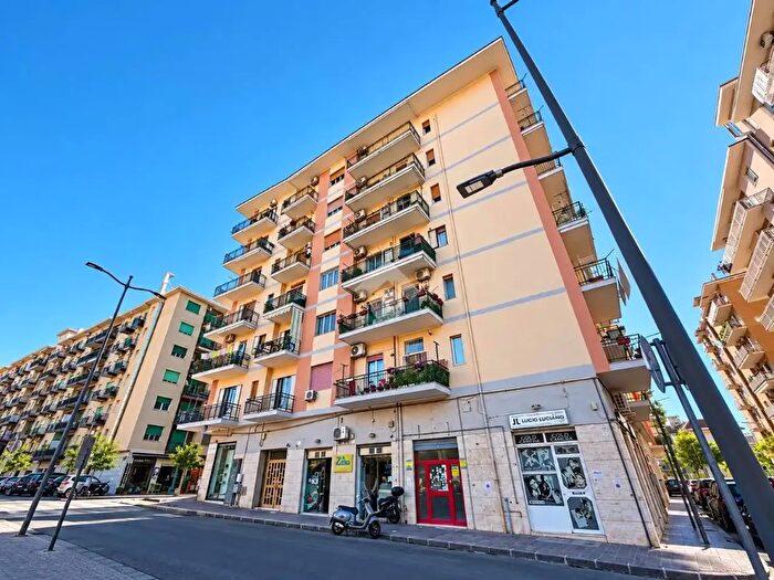 Appartamento trilocale in vendita in Via Nicola Antonio Mantenga, Salerno