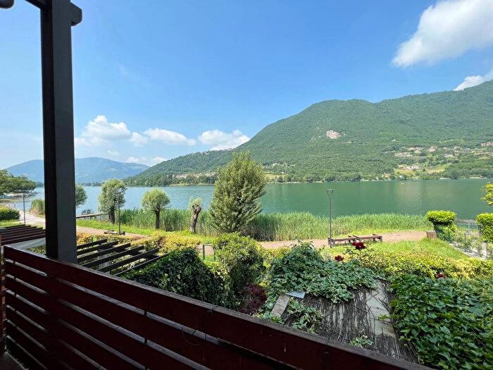 Appartamento trilocale in vendita in Via San FeliceMonasterolo del Castello, Monasterolo Del Castello