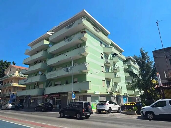 Appartamento con 7 locali in vendita in Corso Umberto I N, Montesilvano