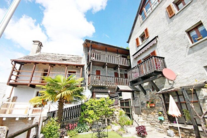 Casa trilocale in vendita in Frazione Rivoria Masera, Masera