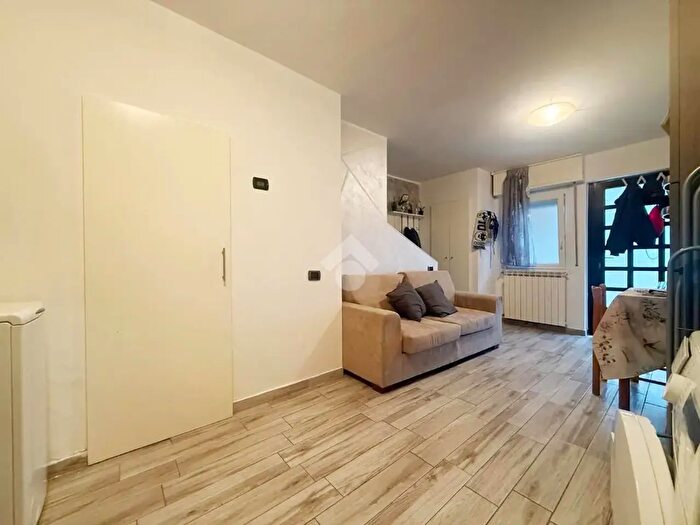 Appartamento trilocale in vendita in Via C B Cavour, Turate