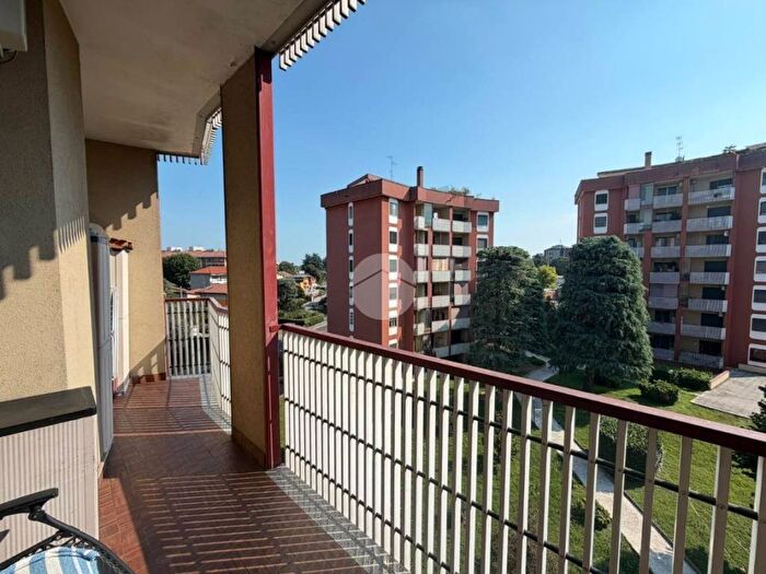 Appartamento quadrilocale in vendita in Via Francesco Baracca, Centro, San Giuliano Milanese