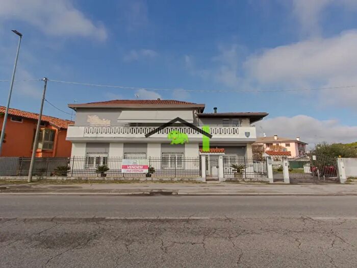 Appartamento con 5 locali in vendita in Via Crosere, Latisana