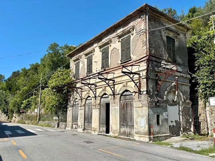 Appartamento con 7 locali in vendita in Via Cadighiara, Genova