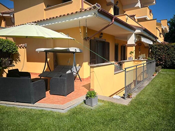 Appartamento trilocale in affitto in Via Pasturana, Valle Santa, Roma