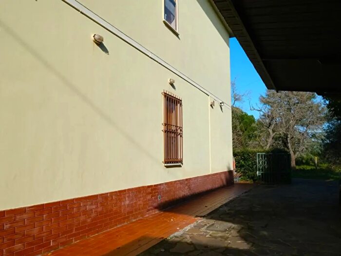 Casa con 11 locali in vendita in Lenin, San Giuliano Terme