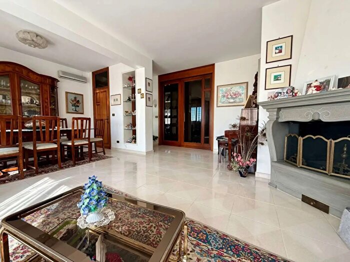 Appartamento con 5 locali in vendita in Via Alfieri, Perugia