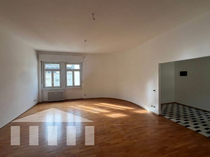 Appartamento con 5 locali in affitto in Via Antonio Rosmini Bolzano BZ Italia, Centro, Bolzano