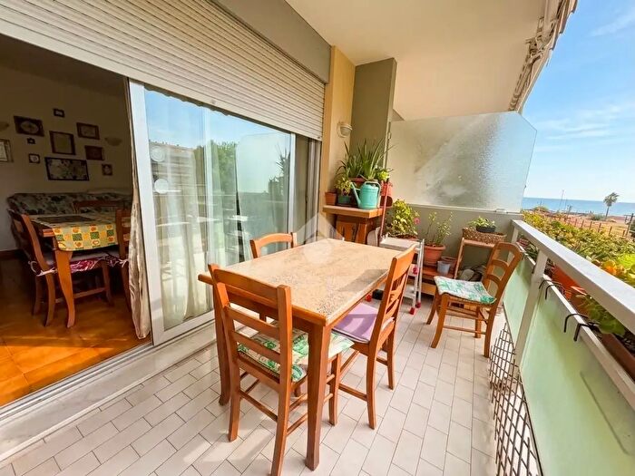 Appartamento con 5 locali in vendita in Lungomare Varaldo, Ventimiglia
