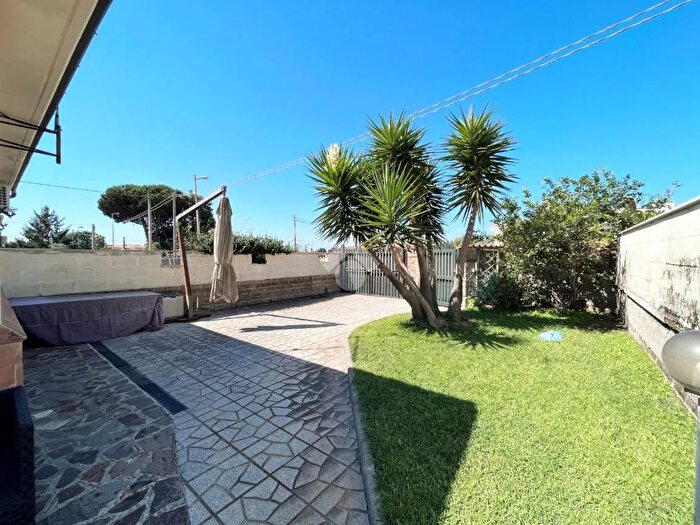 Casa quadrilocale in vendita in Via Fondi, Nettuno