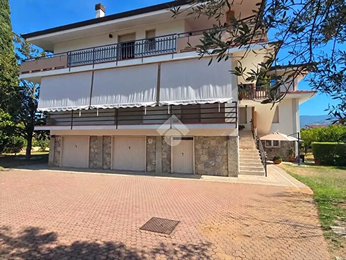 Appartamento con 6 locali in vendita in Via Alessandro Manzoni, Montalto Uffugo