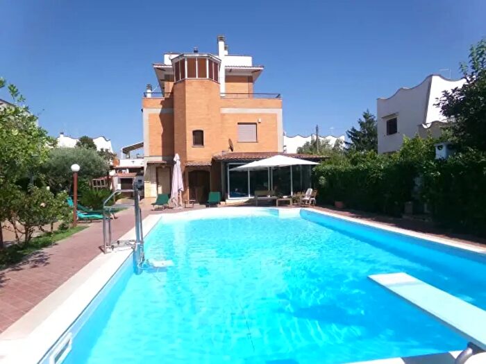 Casa con 6 locali in vendita in Via degli Olmi, Anzio