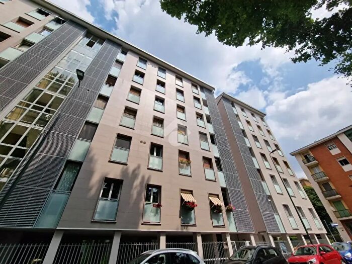 Appartamento trilocale in vendita in Piazza S Giovanni Battista alla Creta, Milano