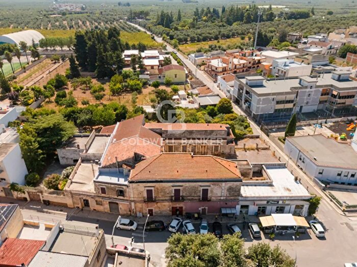 Casa con 20 locali in vendita in Via Sylos Labini, Bitonto