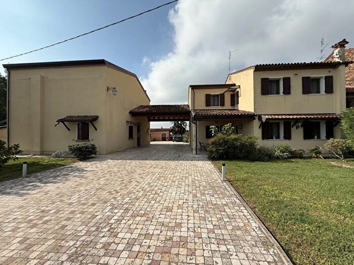 Casa con 5 locali in vendita in Via Roma, Ponso