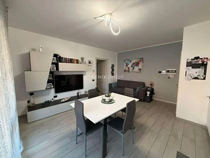 Appartamento trilocale in vendita in Via Volta, Concorezzo