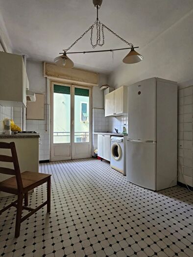 Appartamento con 5 locali in vendita in Ventiquattro Maggio, Genova