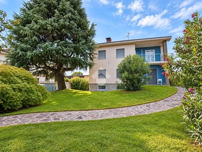 Appartamento quadrilocale in vendita in Viale delle Industrie, Settala