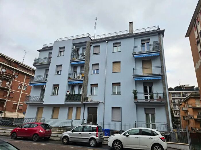 Appartamento trilocale in vendita in Via Montebello, Parma