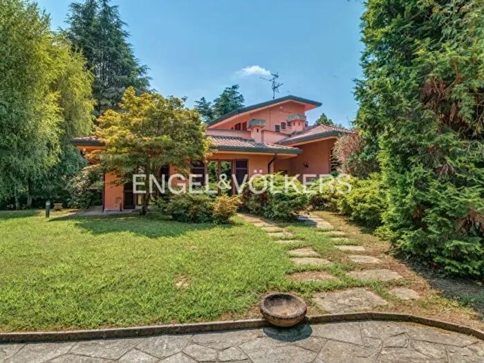 Casa con 6 locali in vendita in Via per Galbiate, Oggiono