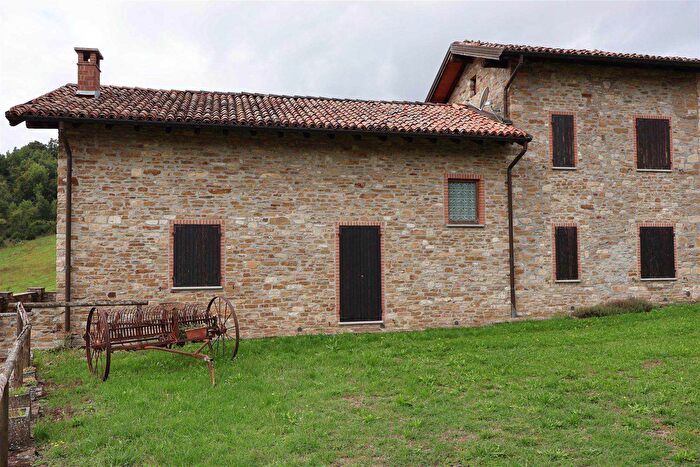 Casa con 5 locali in vendita in Bettola
