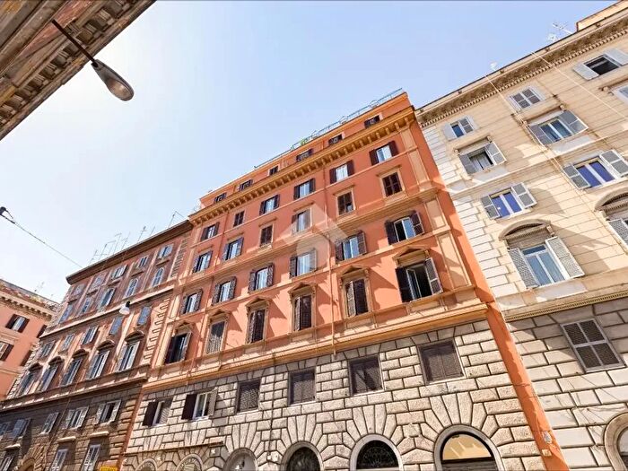 Appartamento trilocale in vendita in Via Principe Amedeo, Roma