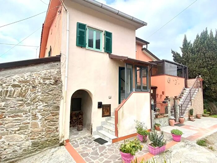 Appartamento trilocale in vendita in Fosdinovo