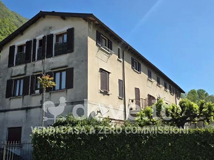 Appartamento bilocale in vendita in Via XXV Aprile, Laveno Mombello