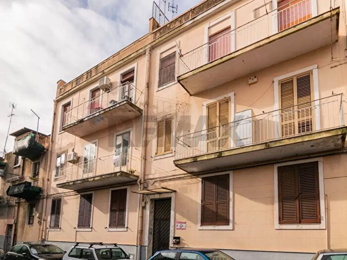 Appartamento con 6 locali in vendita in Via Palli Lucchese, Catania