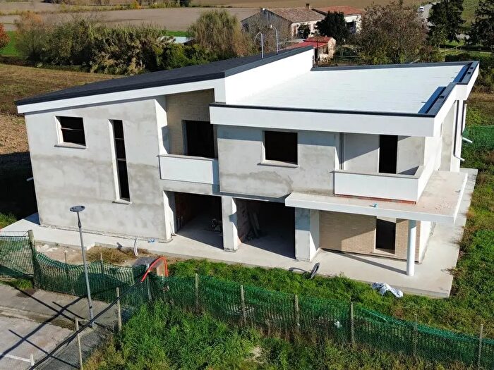 Casa quadrilocale in vendita in Via Rossini, Brugine